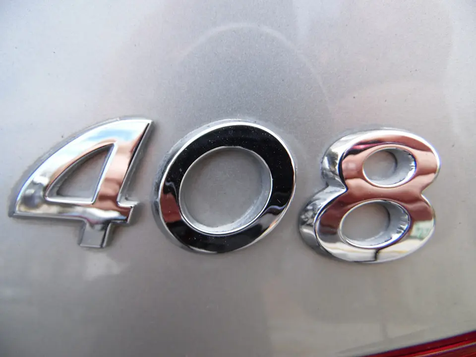 Logo Emblema Para Peugeot 408 8.4x2.6cm Metalico 2