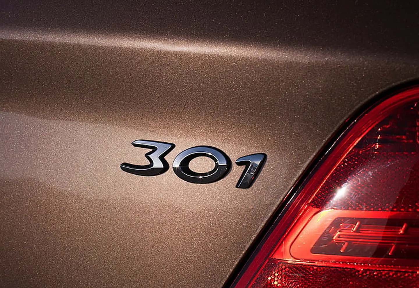 Logo Emblema Para Peugeot 301 Plastico  2