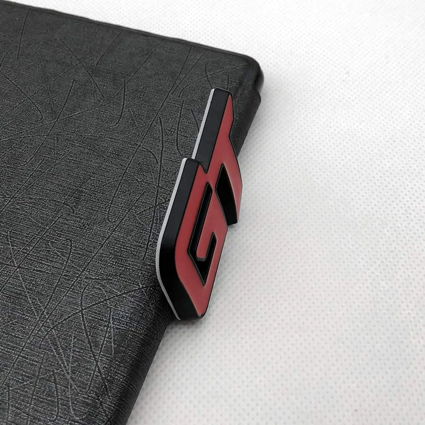 Logo Emblema Gt Multimarca 6.3x3.8cm Metálico Rojo/Negro 2