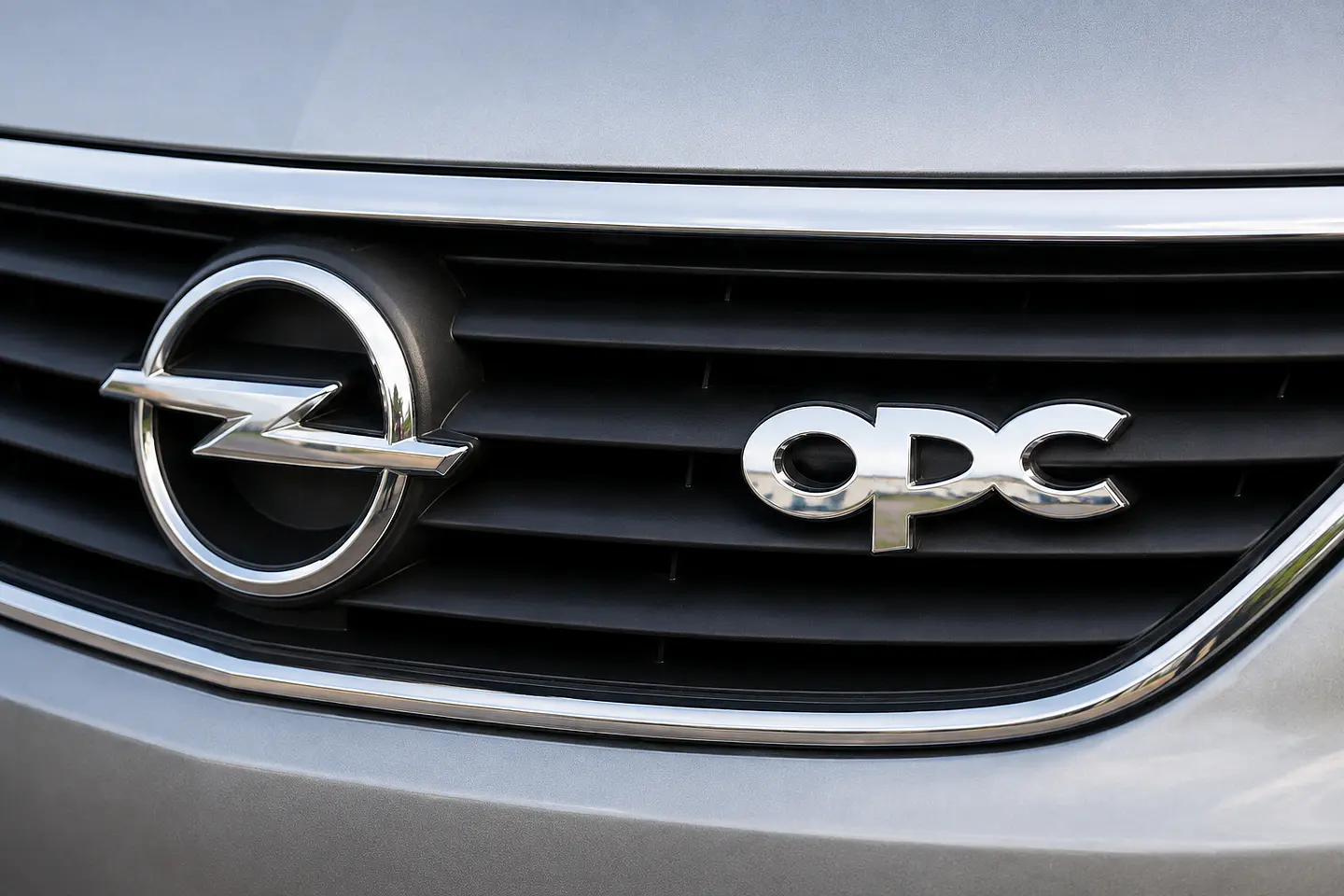 Logo Parrilla Emblema Frontal Para Opel Opc 8x3.6cm Metalico Negro 3