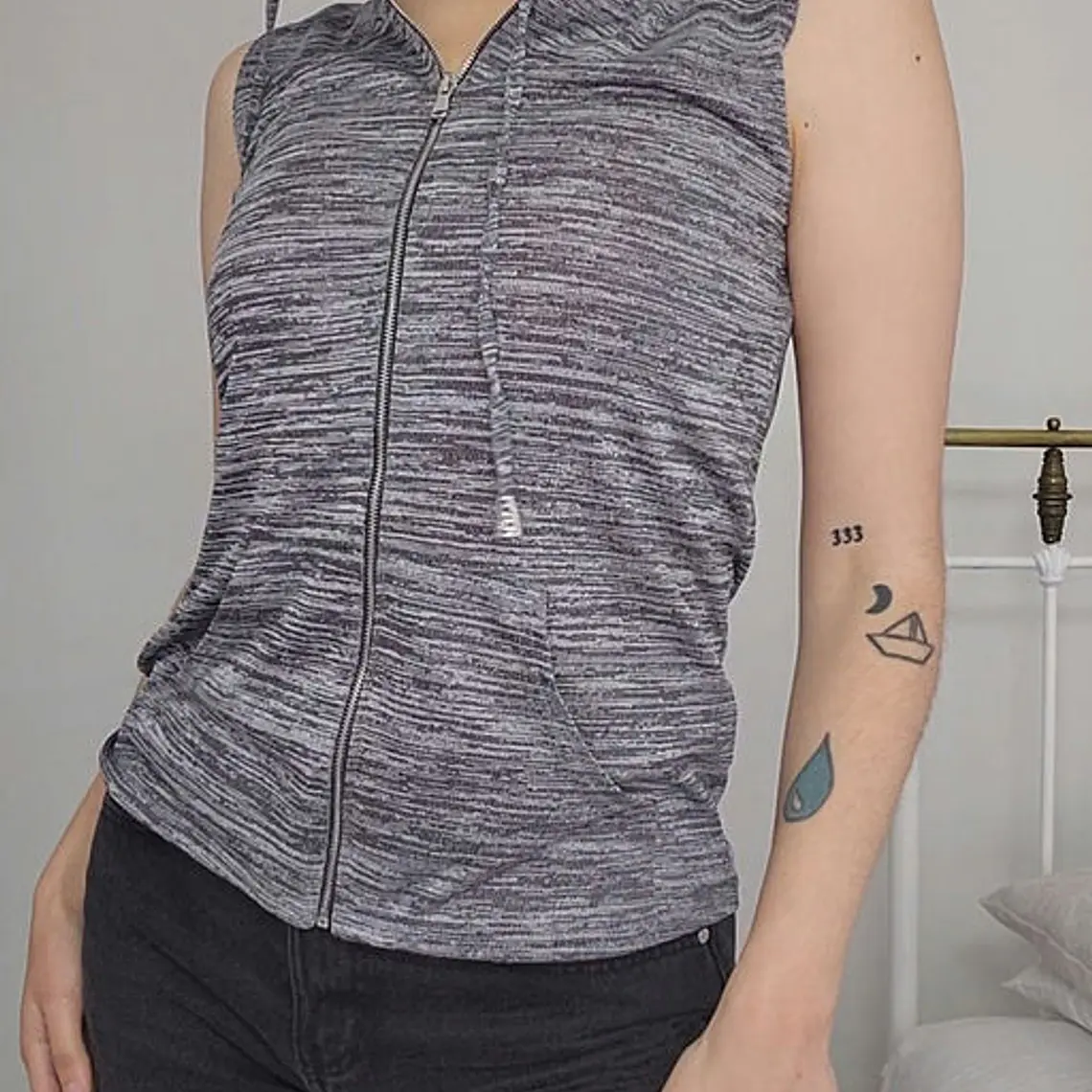AB0737 2