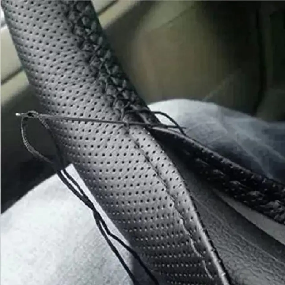 Forro volante cosido hilo Negro cuero liso 2