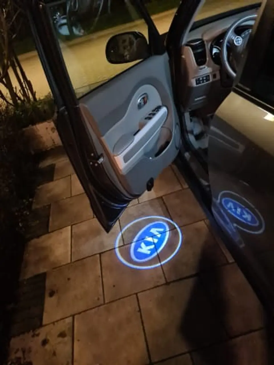 X2 luces LED cortesía puertas (a batería triple A) - Kia 2