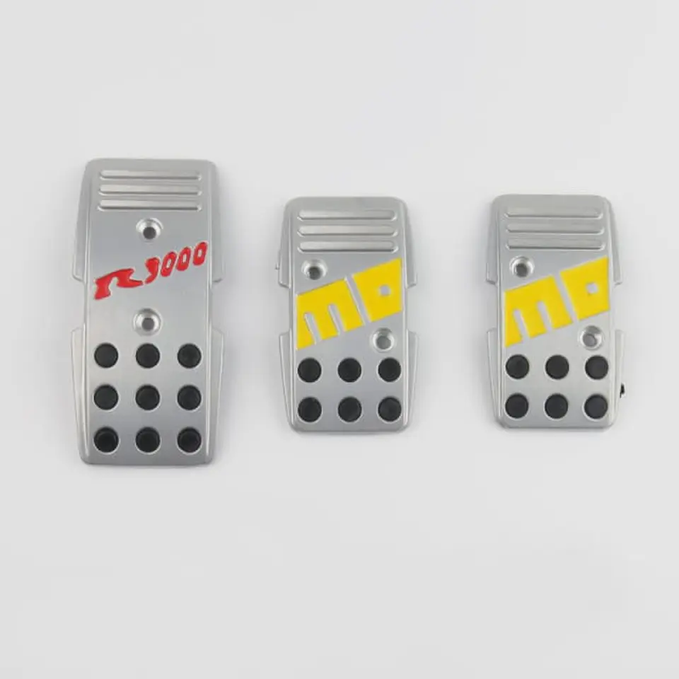Set cubre pedades de auto Momo 3 piezas de aluminio tunning 2