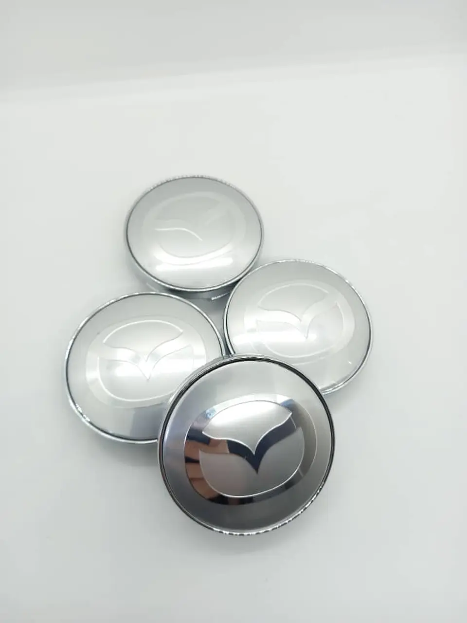 Set X4 Tapa centro de Llantas de autos universal marca Mazda plateada 2