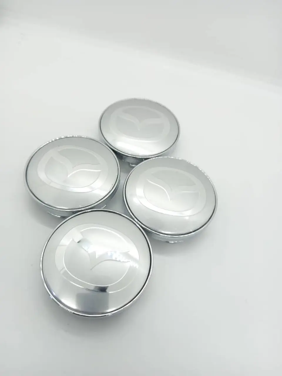 Set X4 Tapa centro de Llantas de autos universal marca Mazda plateada 5