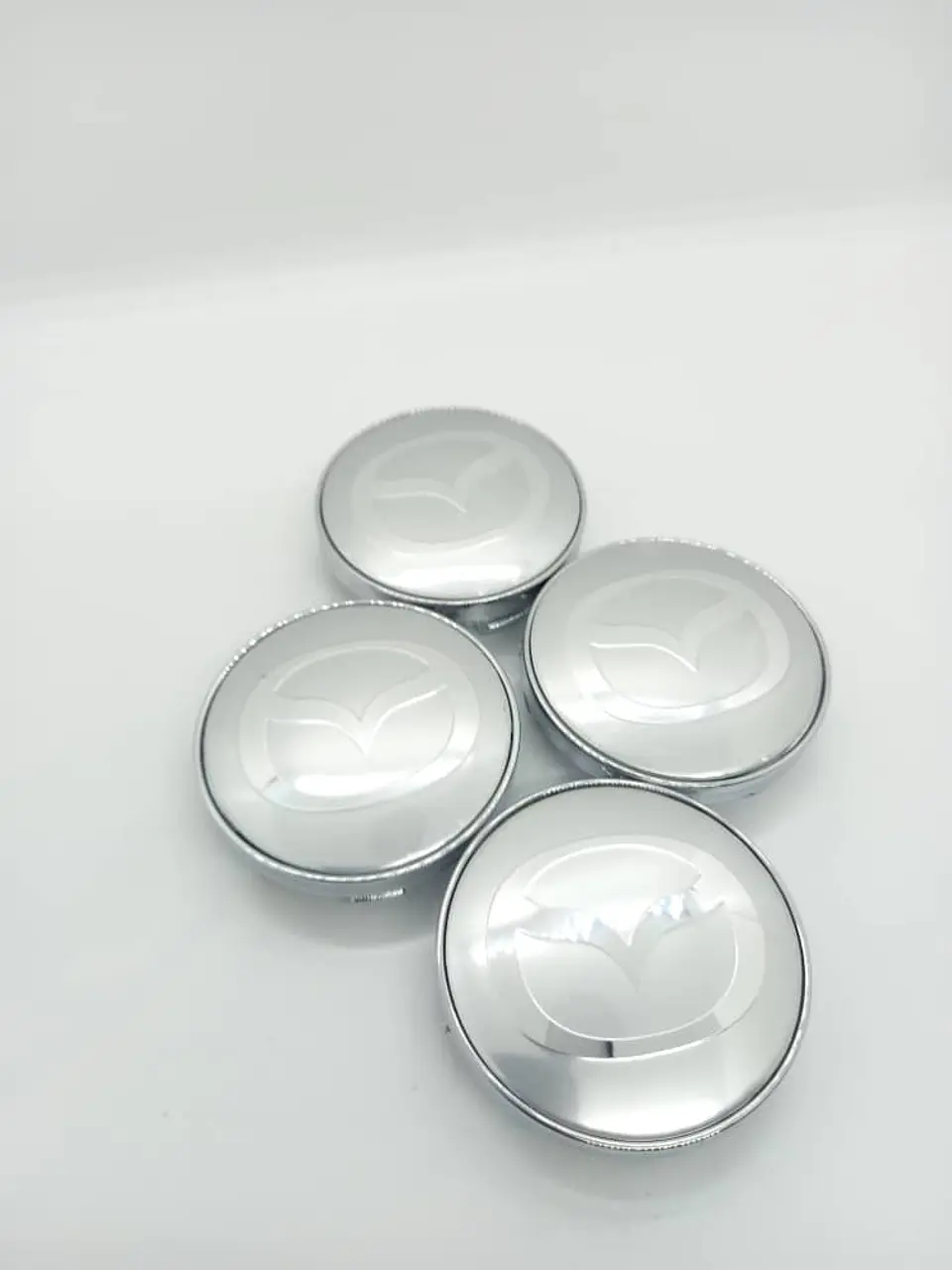 Set X4 Tapa centro de Llantas de autos universal marca Mazda plateada 6