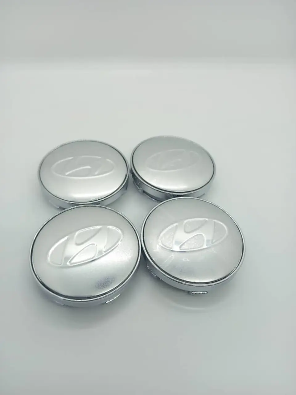 Set X4 Tapa centro de Llantas de autos universal marca Hyundai 4