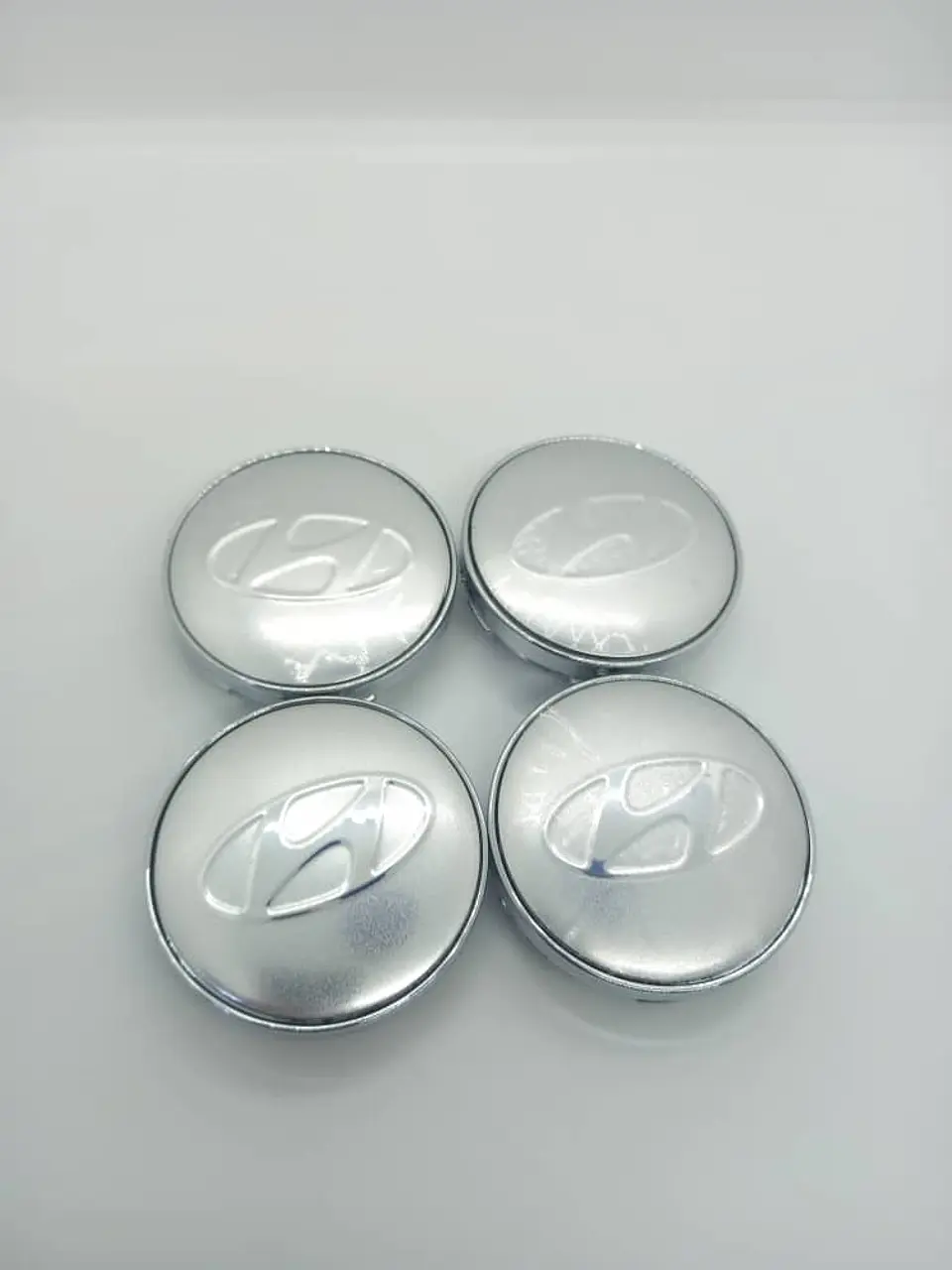 Set X4 Tapa centro de Llantas de autos universal marca Hyundai 6