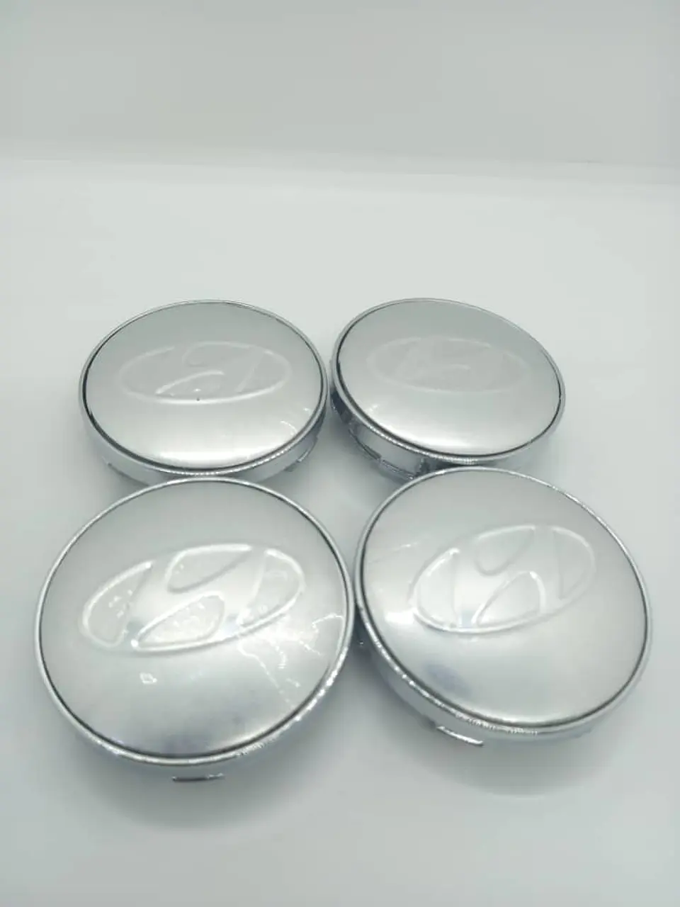 Set X4 Tapa centro de Llantas de autos universal marca Hyundai 10