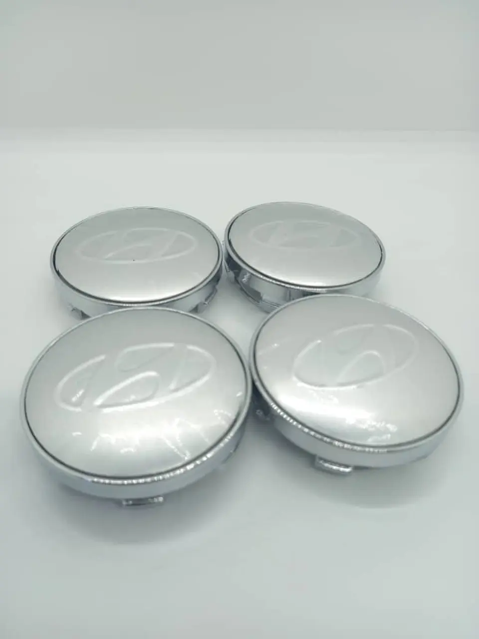 Set X4 Tapa centro de Llantas de autos universal marca Hyundai 12