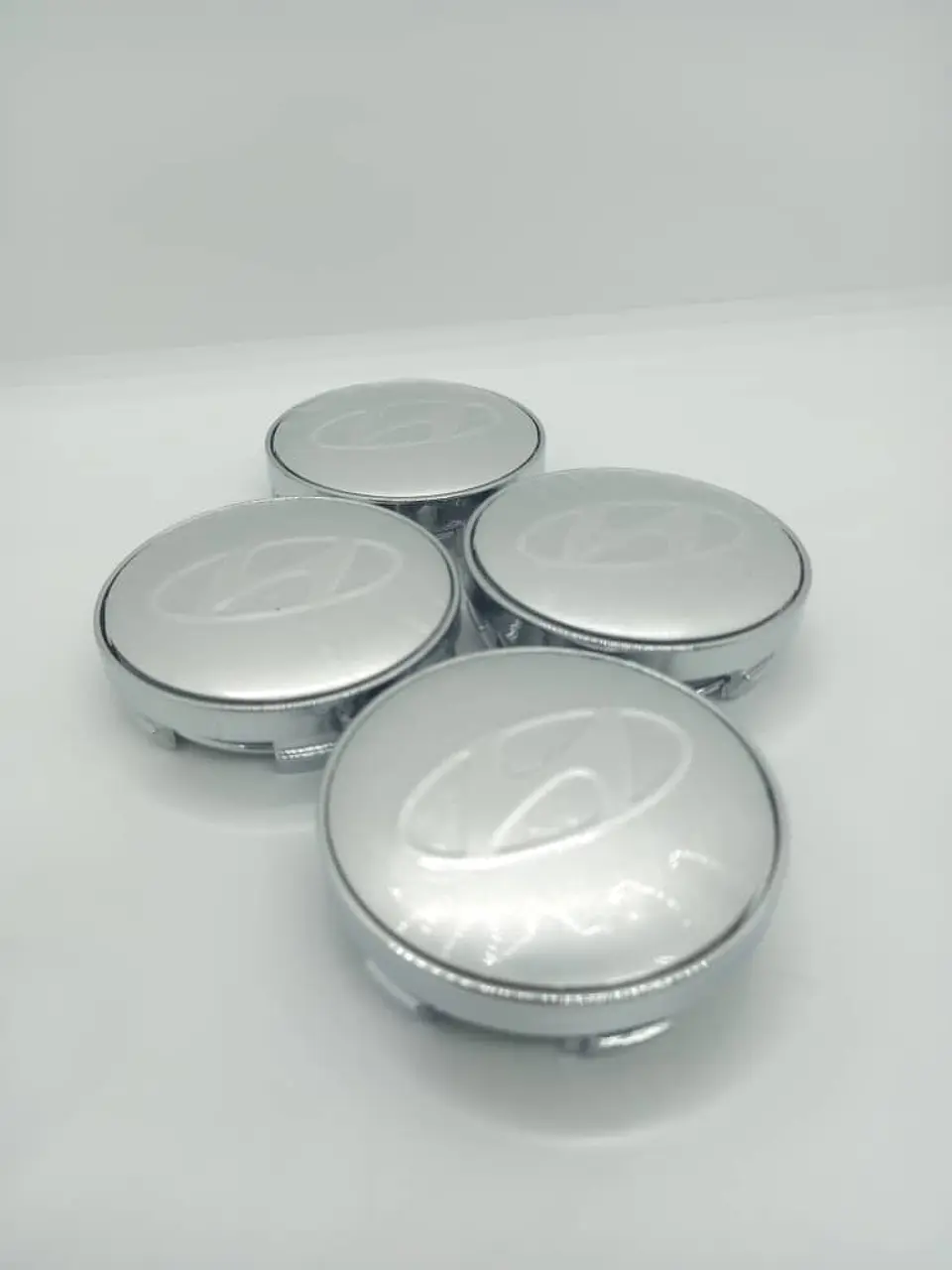 Set X4 Tapa centro de Llantas de autos universal marca Hyundai 17