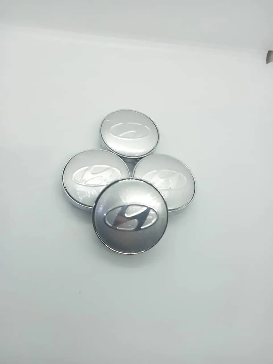 Set X4 Tapa centro de Llantas de autos universal marca Hyundai 18