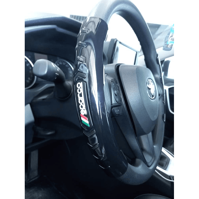 Cubre volante cubierta embellecedor antideslizante de auto, 2 piezas, Decoración Automática universal, color negro Sparco Precio 16.000 5