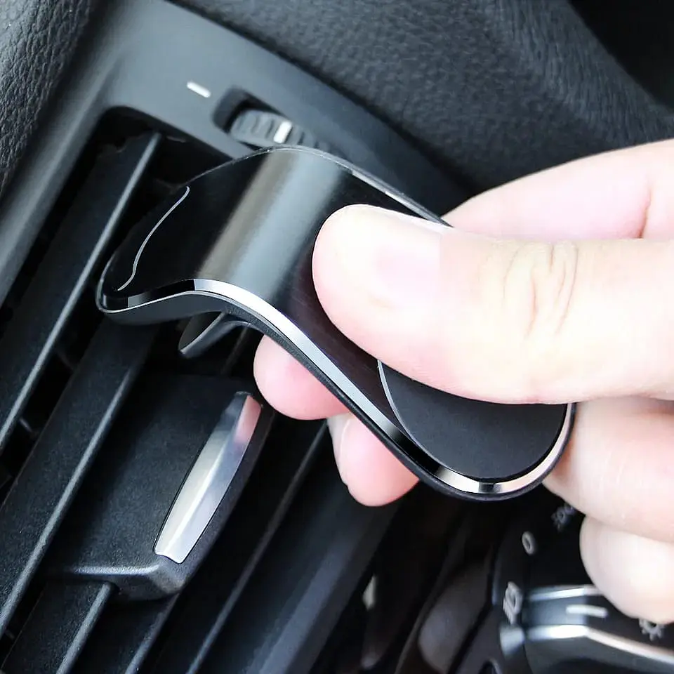 Soporte para Celular Smartphone Magnético con clip para rejilla de 7