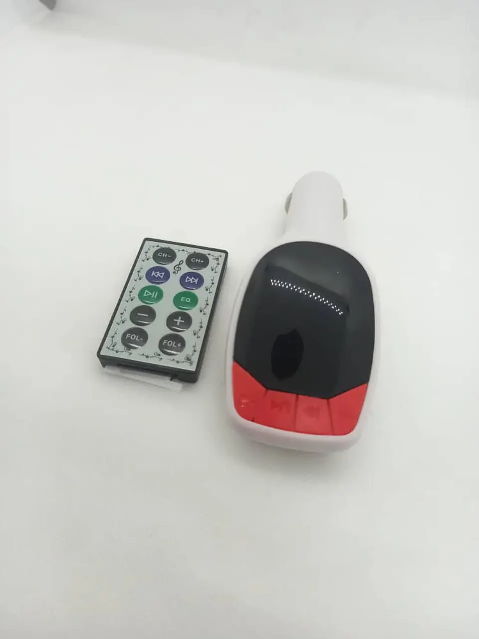 Transmisor de frecuencia FM y Mp3(usby aux) con pantalla led y 2