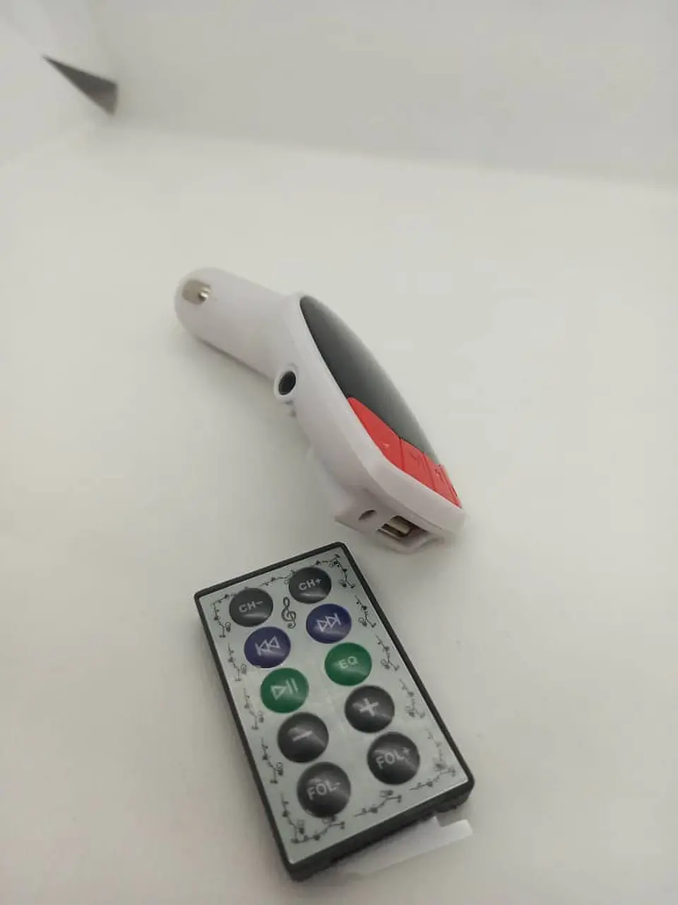 Transmisor de frecuencia FM y Mp3(usby aux) con pantalla led y 6