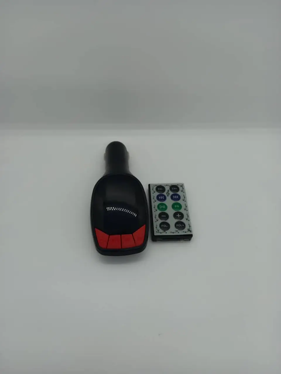 Transmisor de frecuencia FM y Mp3(usby aux) con pantalla led y 7