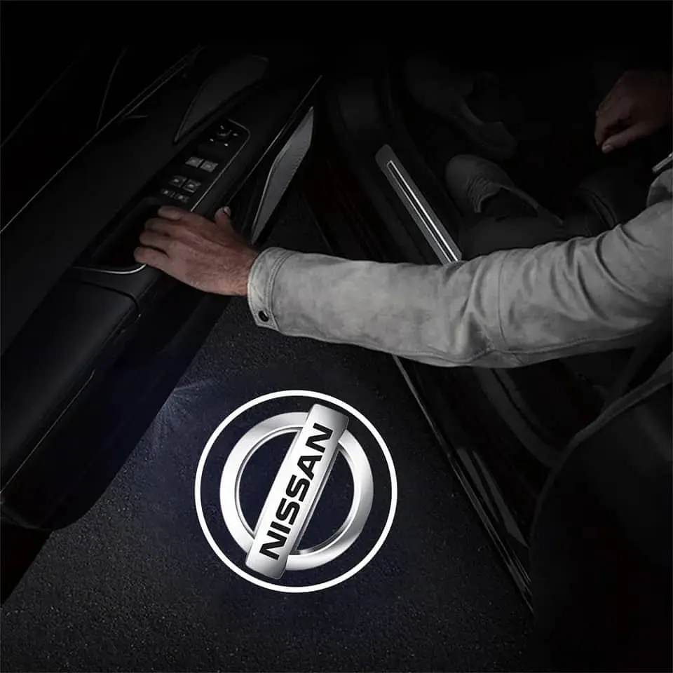 X2 luces led cortesía - puertas (a batería triple A) - Nissan (OJO 2