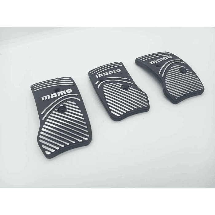 Set cubre pedales de auto Momo 3 piezas de aluminio tunning universal autos sincrónicos /manuales color negro con plateado 2