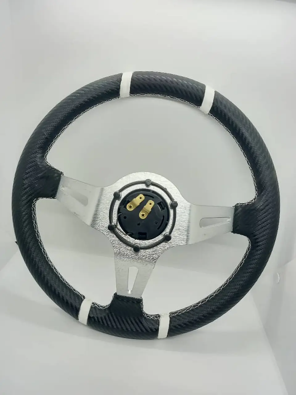 Volante deportivo universal Momo 35cm - Centro Plata, línea Blanca 7