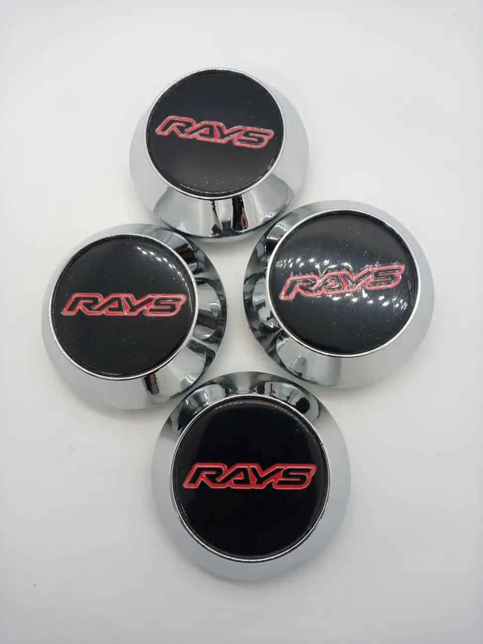 Tapa centro de llantas de auto tunning conica rays negro letra roja 2