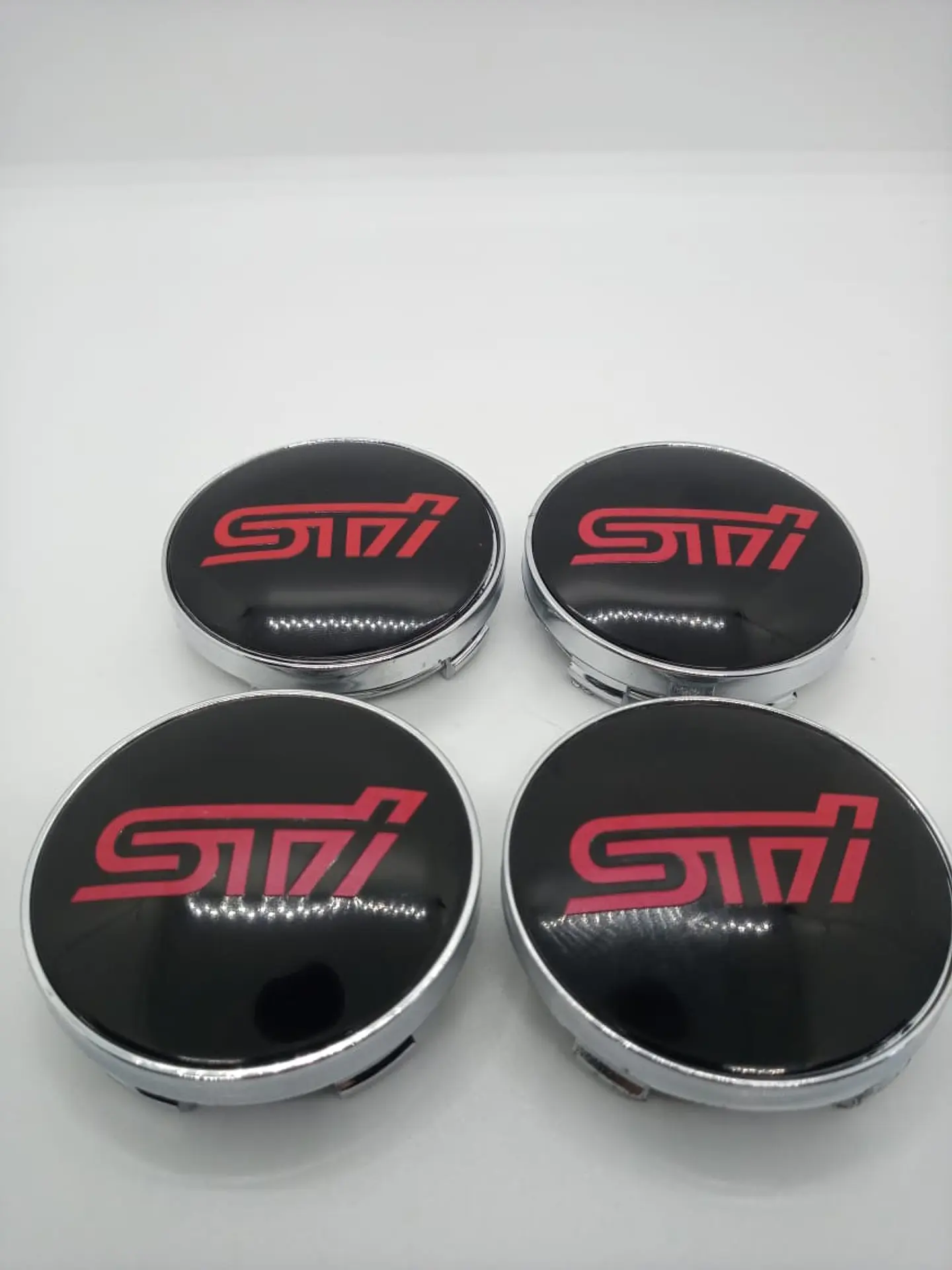 Set X4 Tapa centro de Llantas de autos universal STI NEGRO CON ROJO 4