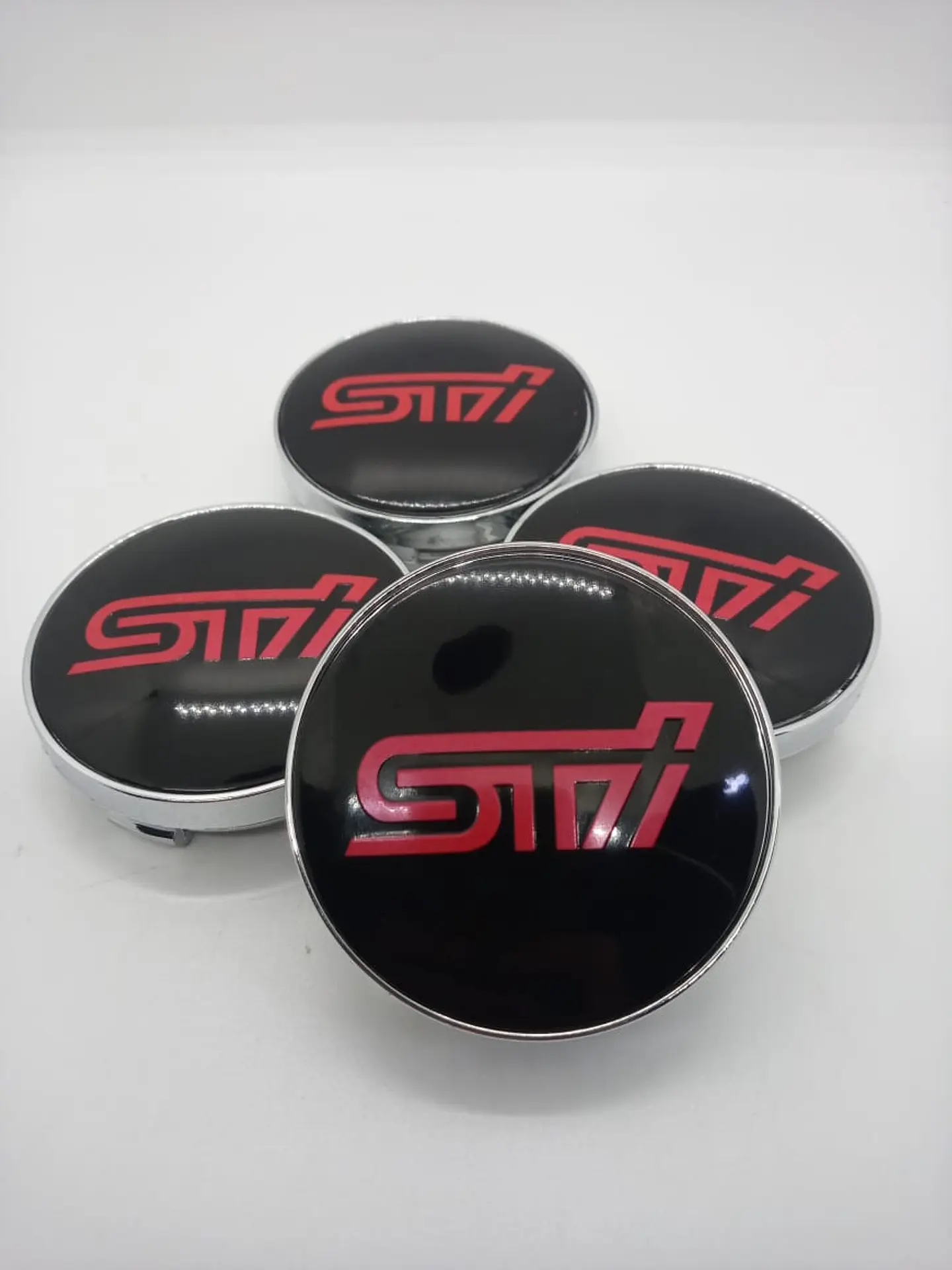 Set X4 Tapa centro de Llantas de autos universal STI NEGRO CON ROJO 7
