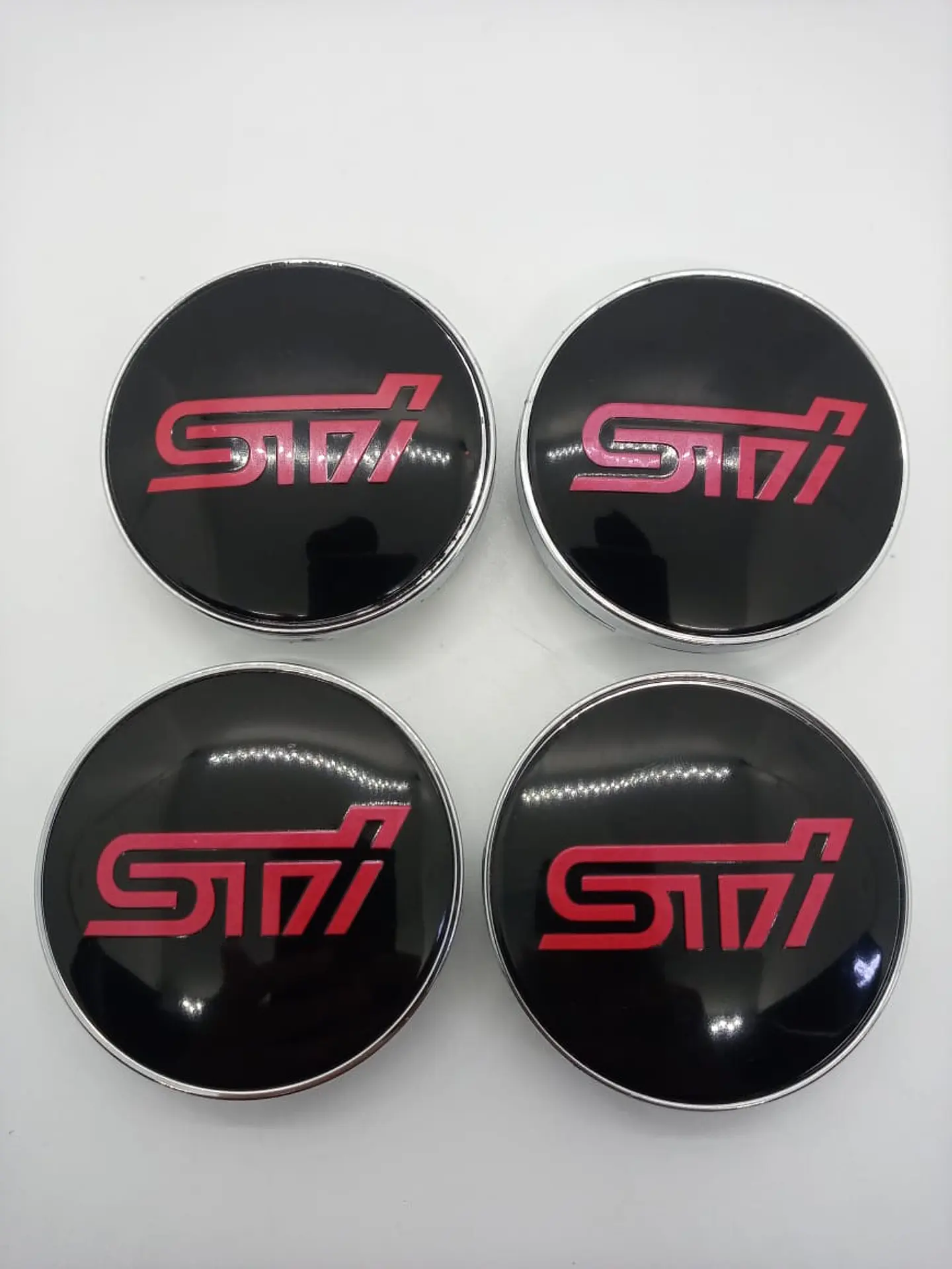 Set X4 Tapa centro de Llantas de autos universal STI NEGRO CON ROJO 8