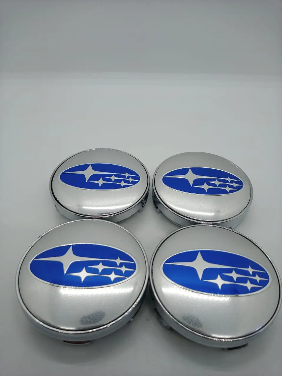 Set X4 Tapa centro de Llantas de autos Subaru PLATA AZUL universal 1