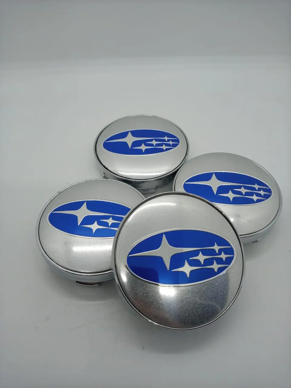 Set X4 Tapa centro de Llantas de autos Subaru PLATA AZUL universal 4