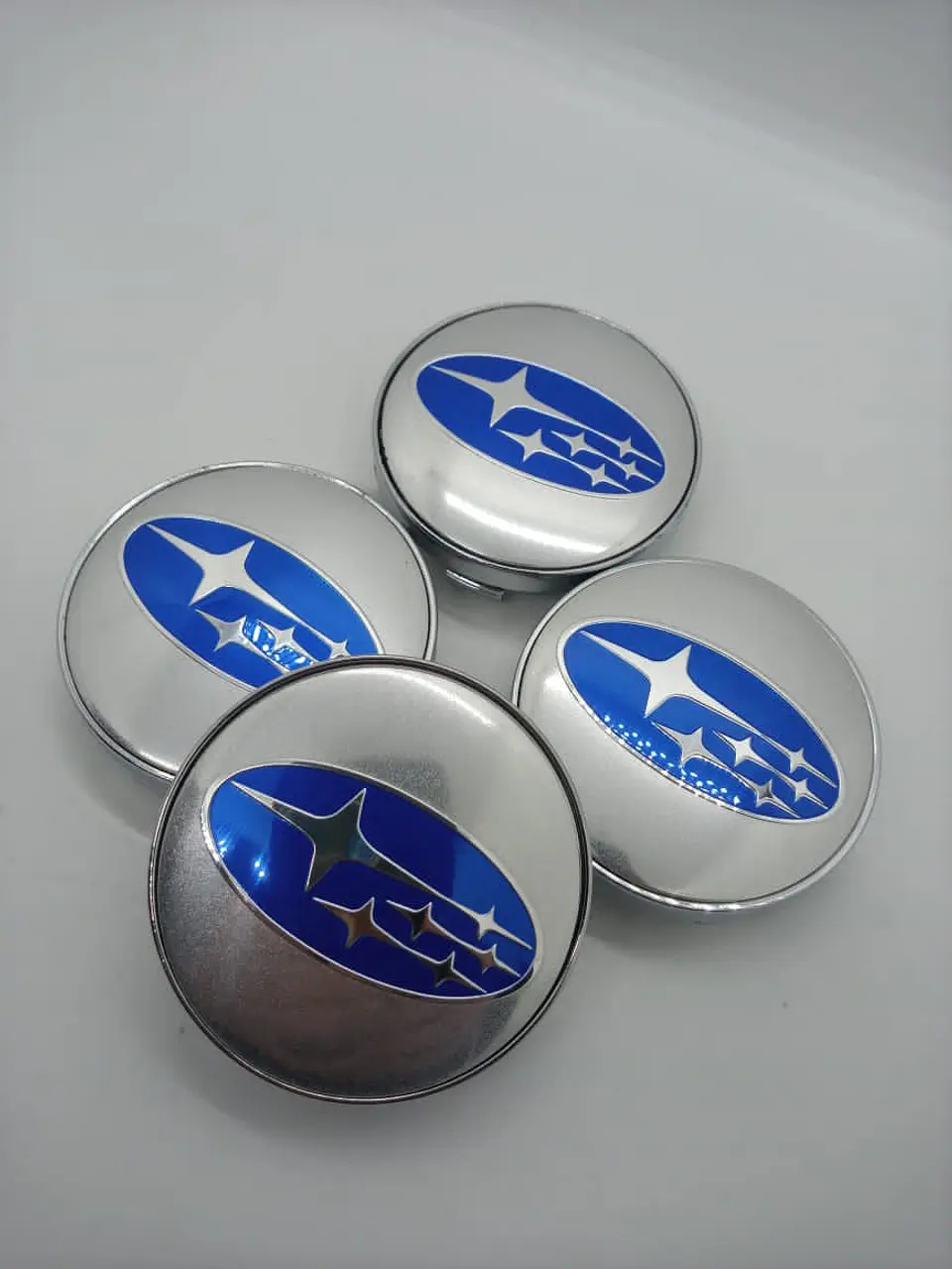 Set X4 Tapa centro de Llantas de autos Subaru PLATA AZUL universal 6