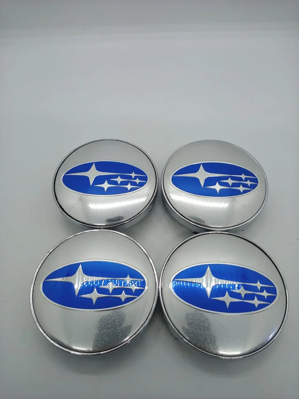 Set X4 Tapa centro de Llantas de autos Subaru PLATA AZUL universal 7