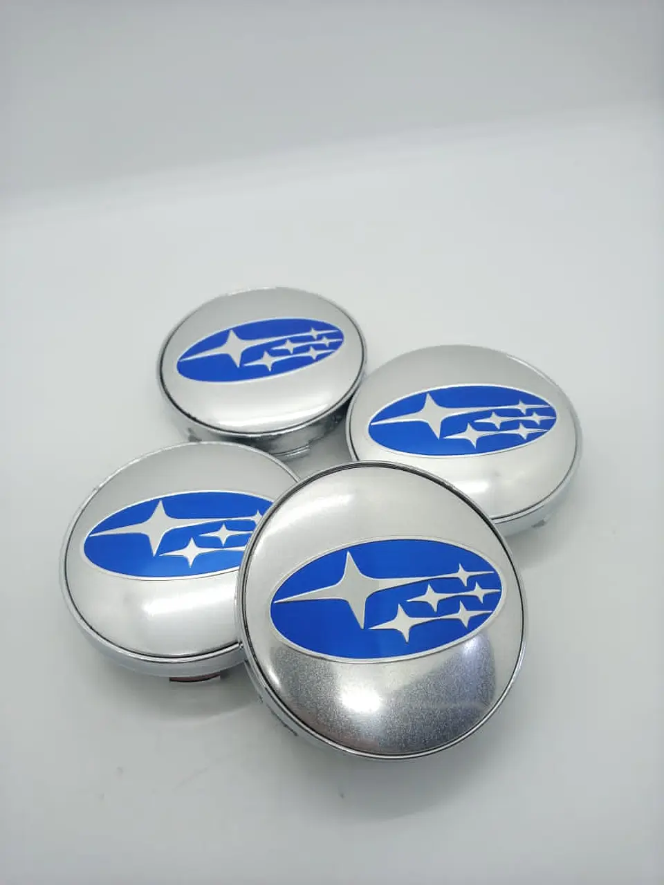 Set X4 Tapa centro de Llantas de autos Subaru PLATA AZUL universal 9