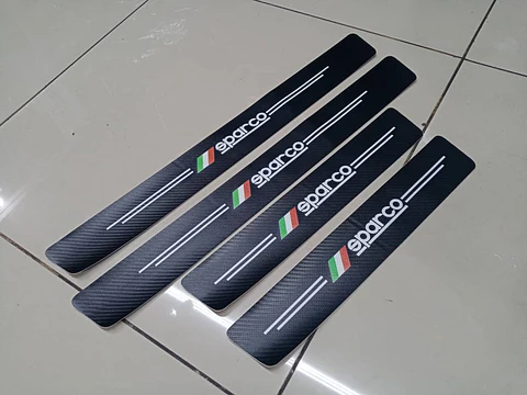 Cubre socalo/pisadera fibra carbono antiarañazos, 4pzs - Sparco