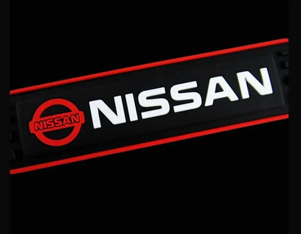 X4 Goma pisadera cubre zócalos Nissan - 2x 51.5 x4cm 2x37cm x4cm 3