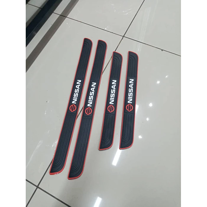X4 Goma Pisadera multifunción cubre socalos Nissan  protector para autos universal 2x 51.5 x4cm 2x37cm x4cm 5