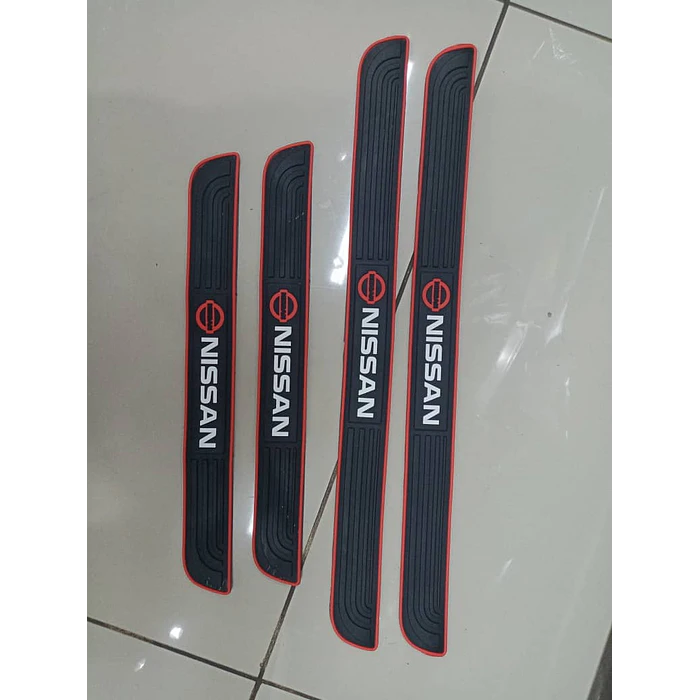 X4 Goma Pisadera multifunción cubre socalos Nissan  protector para autos universal 2x 51.5 x4cm 2x37cm x4cm 7