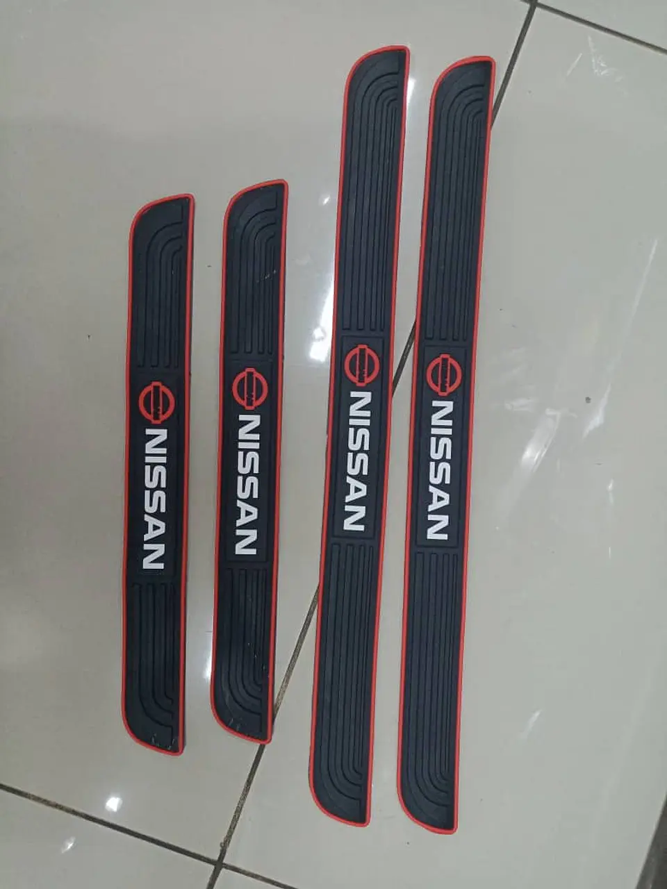 X4 Goma pisadera cubre zócalos Nissan - 2x 51.5 x4cm 2x37cm x4cm 7