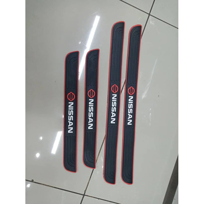 X4 Goma Pisadera multifunción cubre socalos Nissan  protector para autos universal 2x 51.5 x4cm 2x37cm x4cm 10