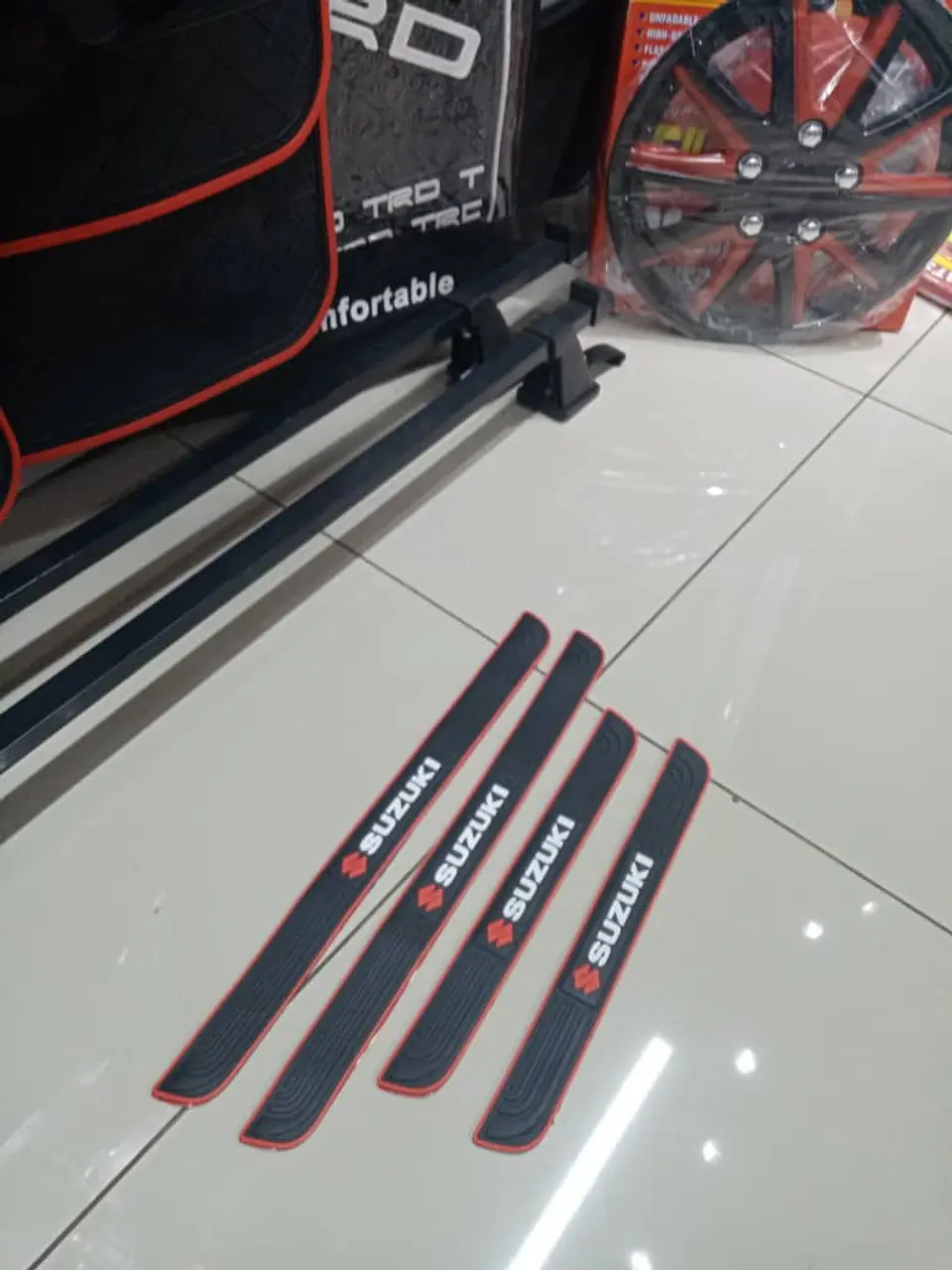 X4 Goma pisadera cubre zócalos Suzuki - 2x 51.5 x4cm 2x37cm x4cm 10