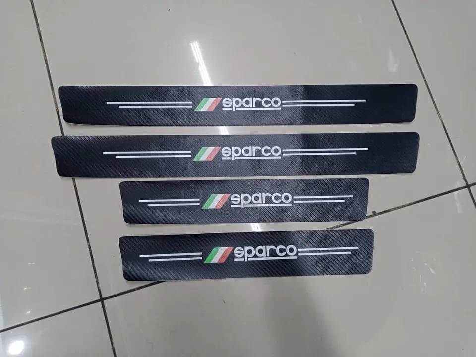 Cubre socalo/pisadera fibra carbono antiarañazos, 4pzs - Sparco 1