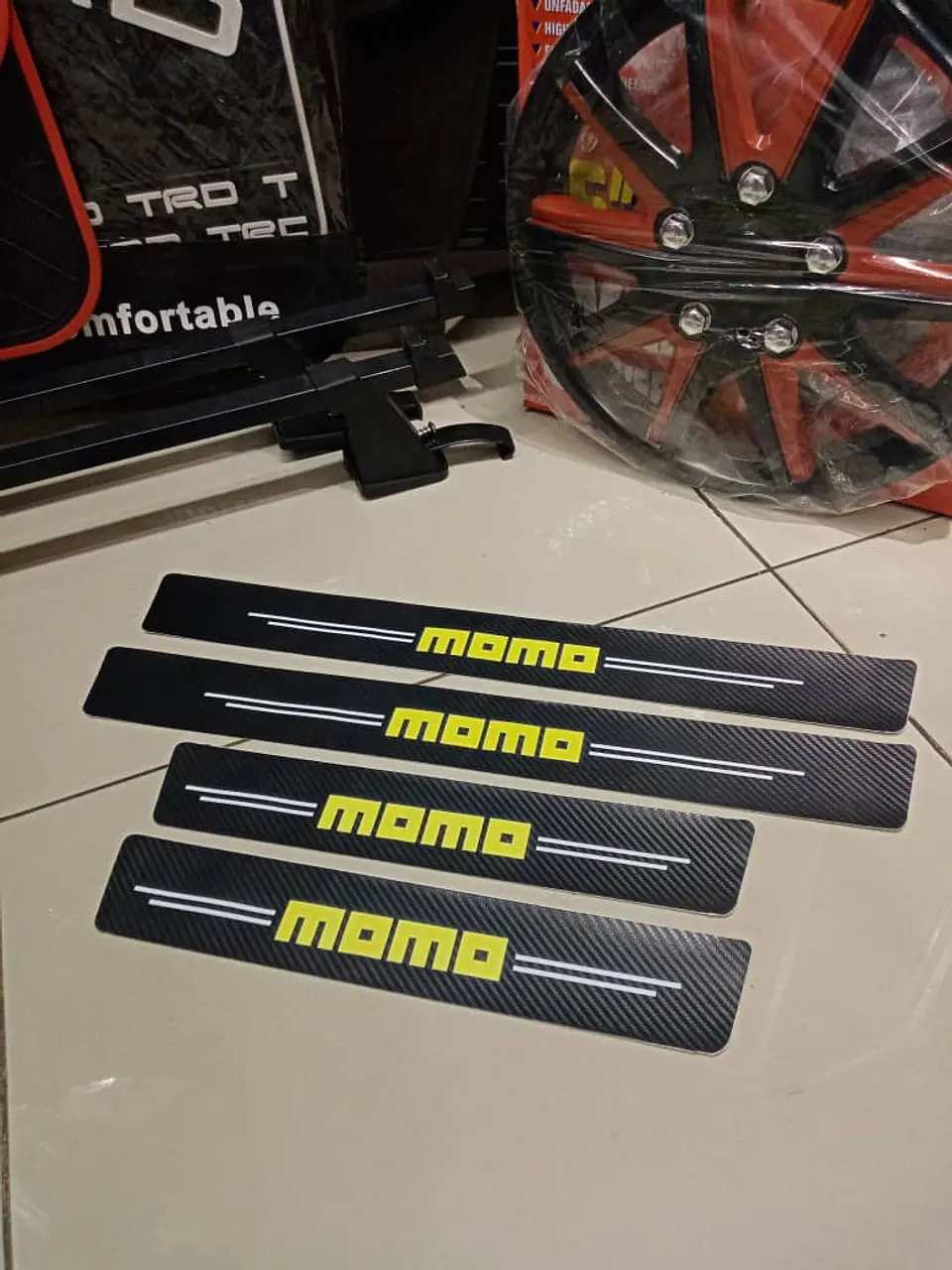 Cubre socalo/pisadera fibra carbono antiarañazos, 4pzs - Momo 4