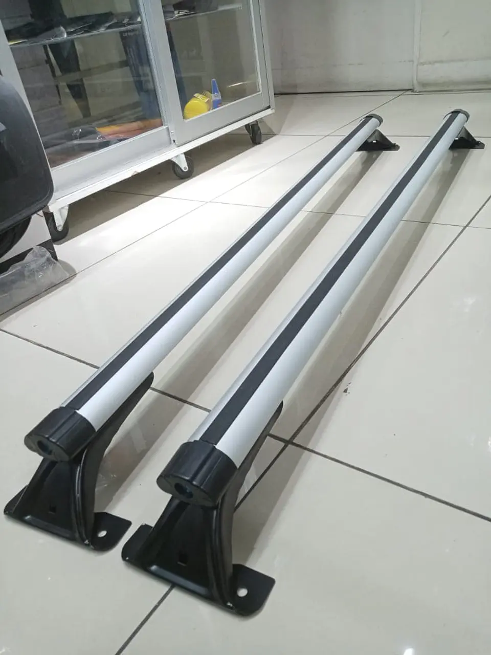 Barras Portaequipaje de aluminio para autos suv y Jeep 9