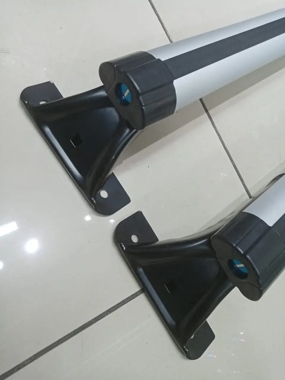 Barras Portaequipaje de aluminio para autos suv y Jeep 10