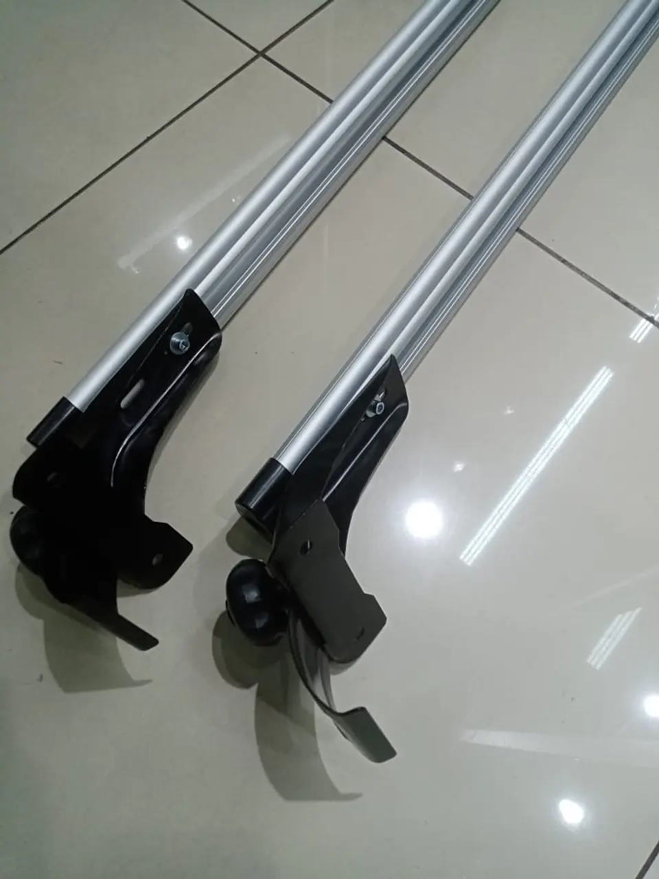 Barras Portaequipaje de aluminio para autos suv y Jeep 13