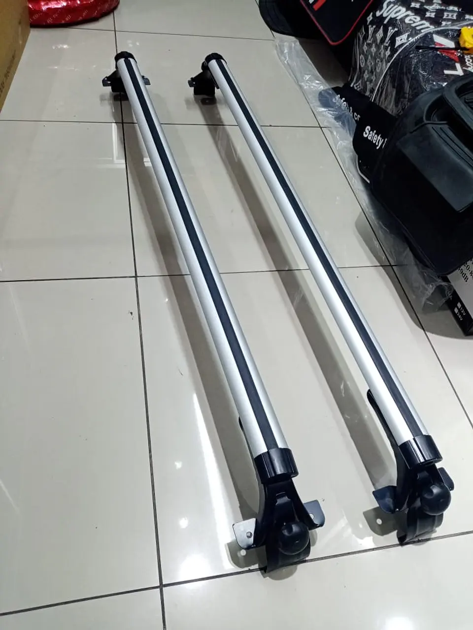 Barras Portaequipaje de aluminio para autos suv y Jeep 18