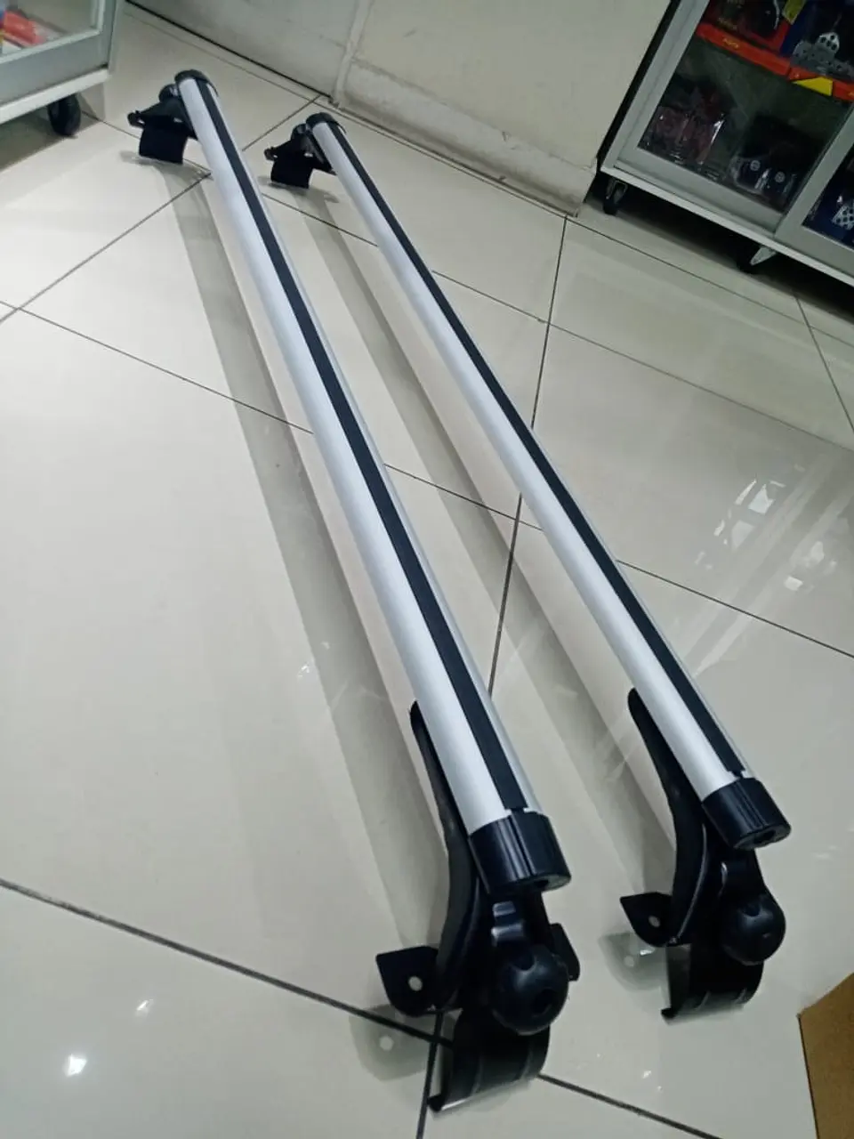 Barras Portaequipaje de aluminio para autos suv y Jeep 21