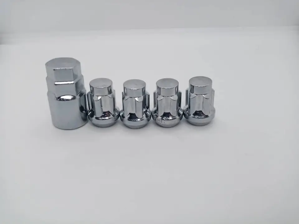 Juego 4 tuercas de seguridad con 1 llave de acero color plata 5