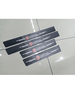 Cubre socalo pisaderas pegatina de fibra de carbono en eco cuero para perfil de puertas antiarañazos protector antipolvo 4 piezas MG precio 6000 pesos